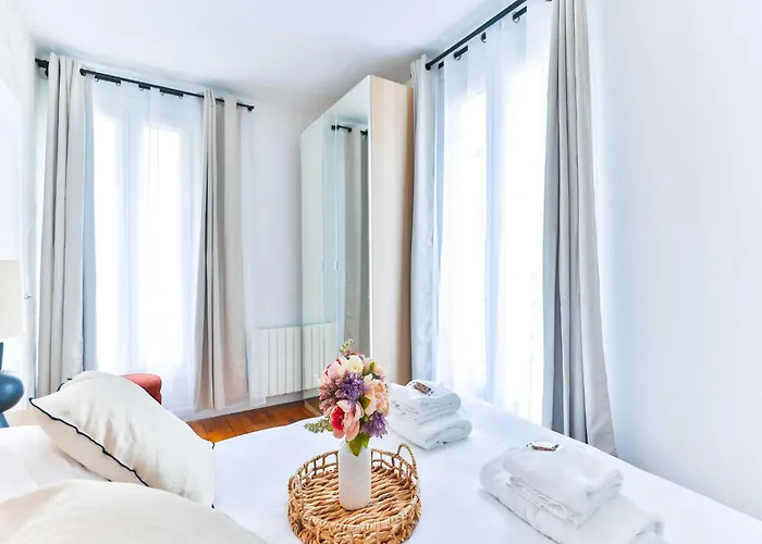 Magnificent -1br 4p - Buttes Chaumont Appartement Parijs