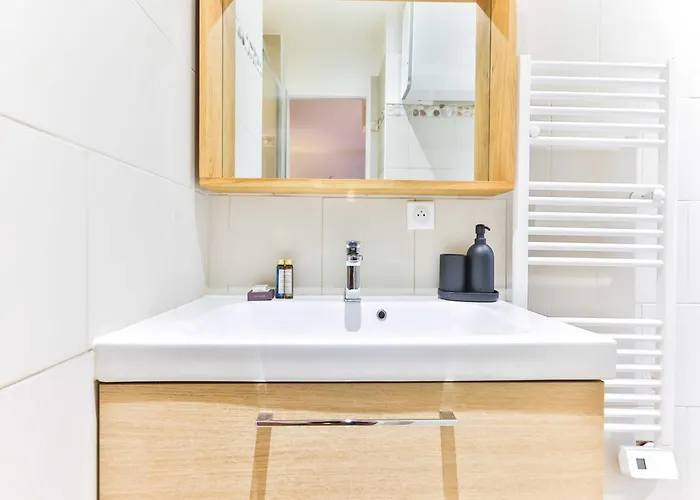 Magnificent -1br 4p - Buttes Chaumont Parijs