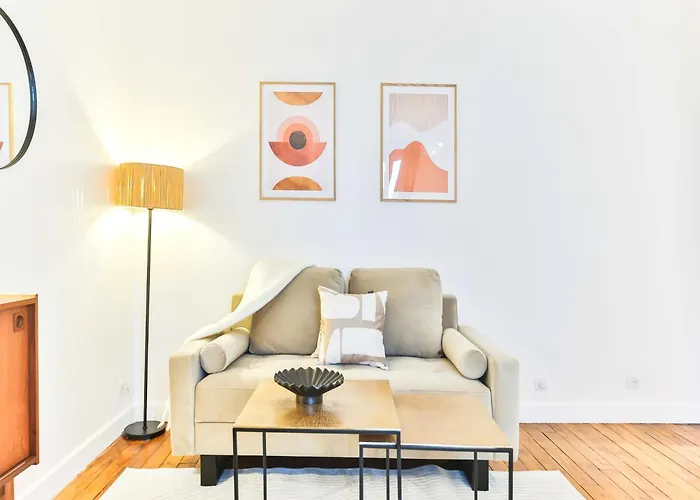 Appartement Magnificent -1br 4p - Buttes Chaumont Parijs